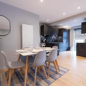 Luxurious Hackney Near Train Station Londýn